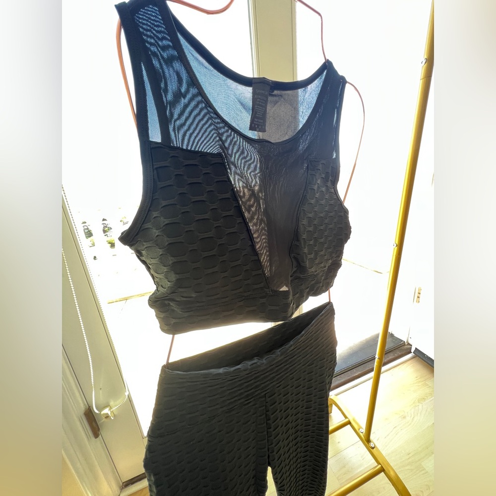 Popcorn two piece black leggings set with scrunch butt